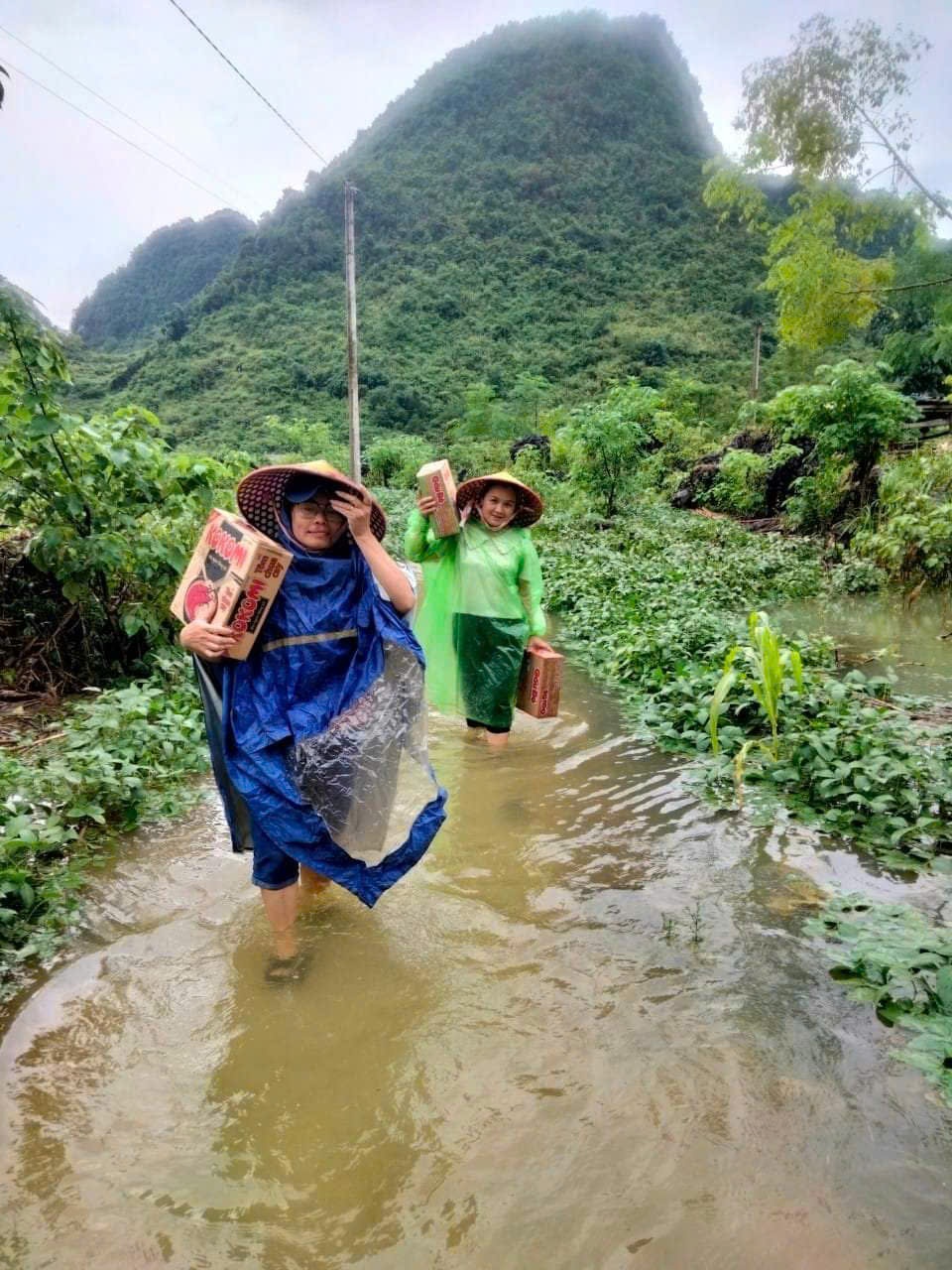 Các cấp Hội LHPN huyện Hà Quảng tích cực tham gia tiếp tế cho các hộ gia đình bị ảnh hưởng bởi cơn bão số 3