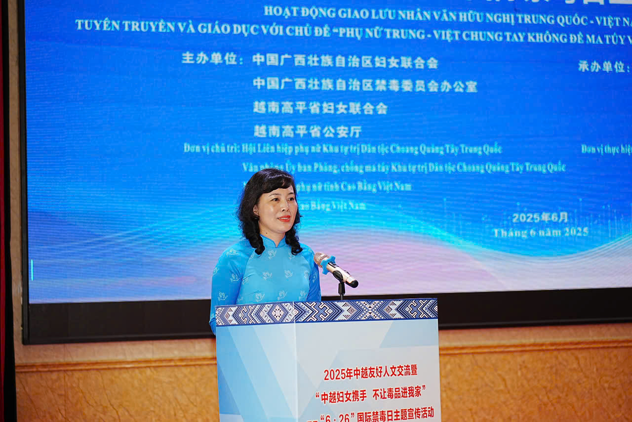 Đ/c Nguyễn Thị Nguyệt Minh, Phó Chủ tịch Hội LHPN tỉnh Cao Bằng phát biểu tại buổi giao lưu tuyên truyền
