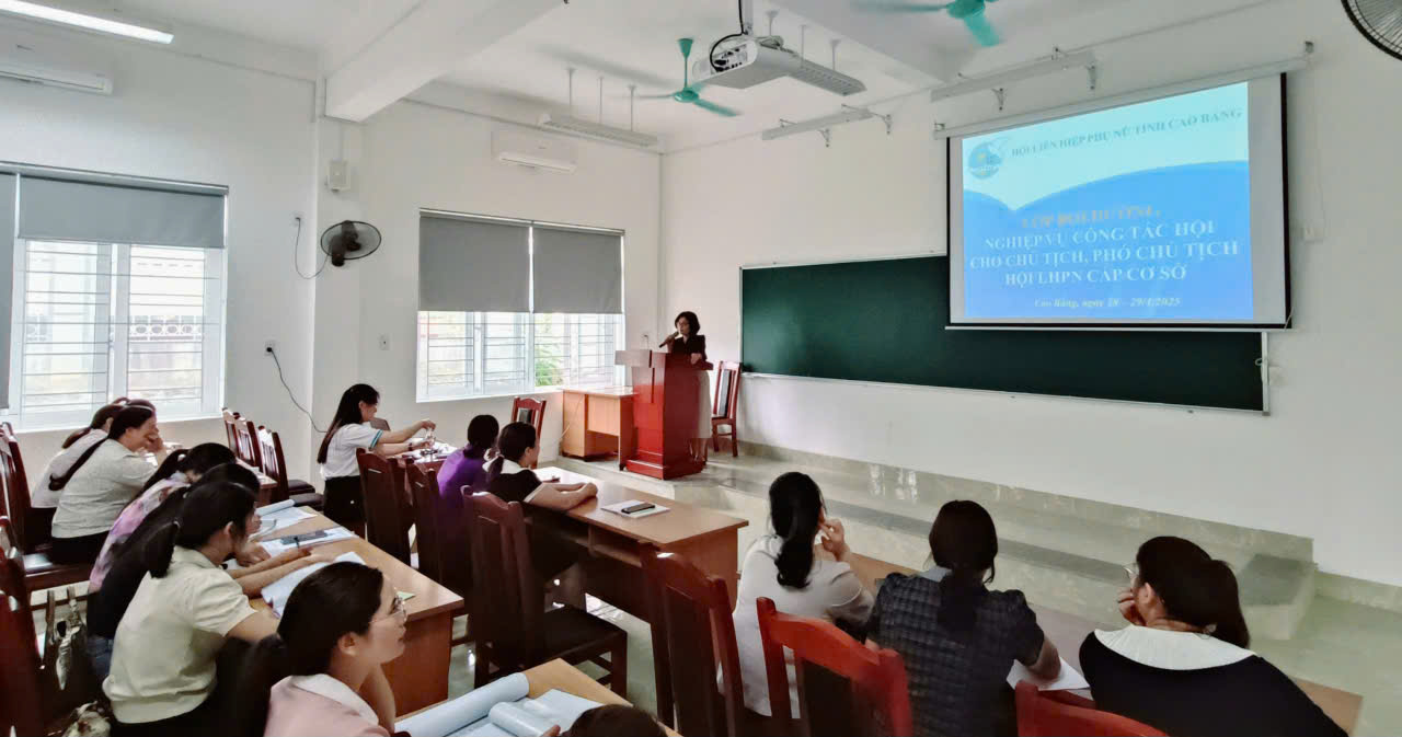 Lớp tập huấn bồi dưỡng nghiệp vụ công tác Hội cho CT, PCT Hội LHPN cấp cơ sở