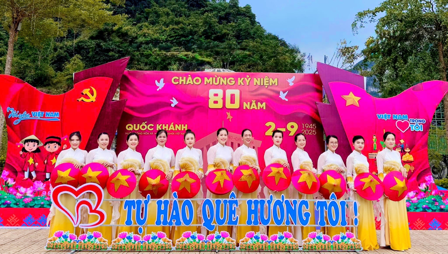 Phụ nữ Cao Bằng vui tươi phấn khởi chào mừng kỷ niệm 80 năm Cách mạng Tháng Tám và Quốc khánh 2/9.