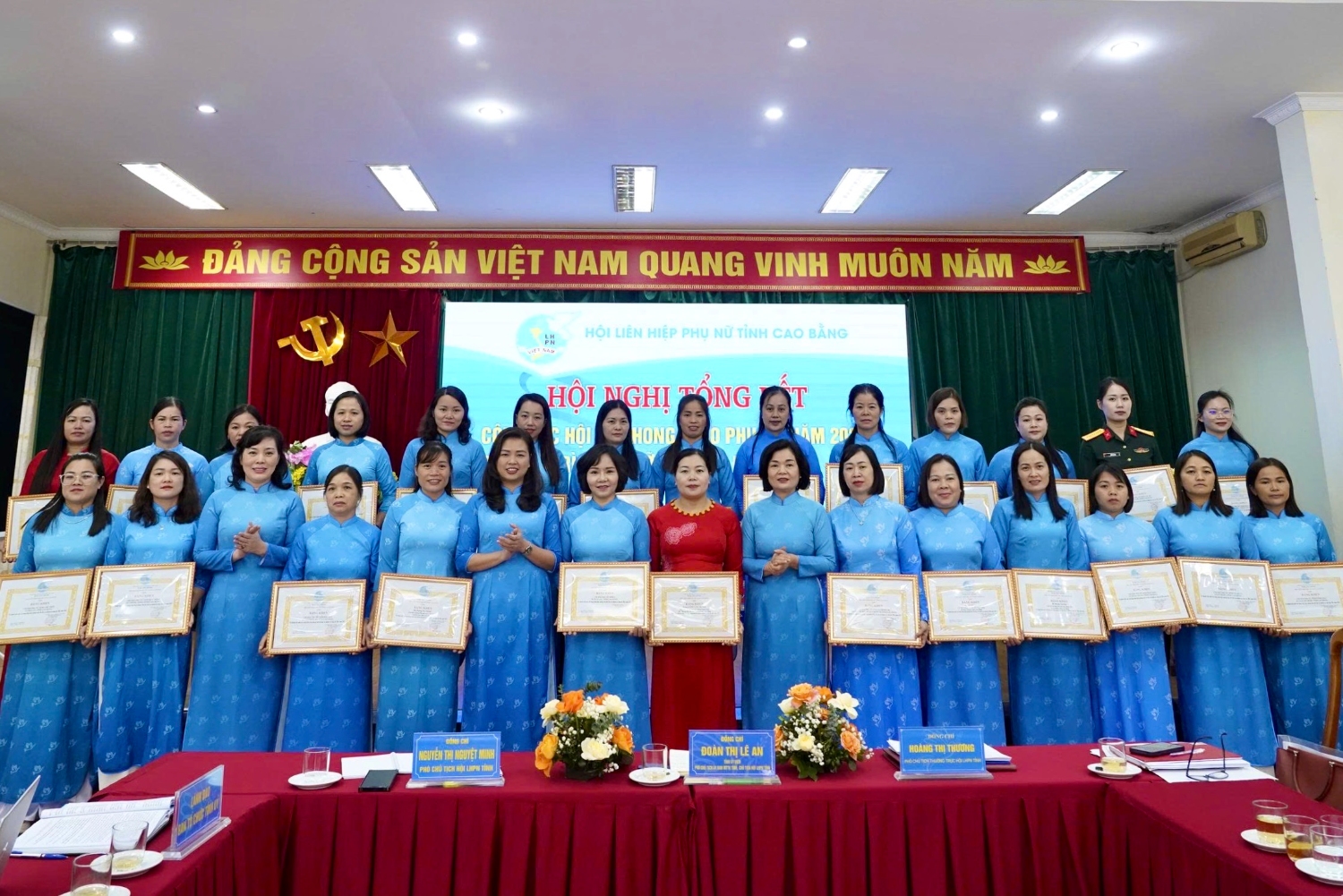 Hội LHPN tỉnh tặng Bằng khen cho 29 tập thể và 36 cá nhân có thành tích xuất sắc trong phong trào thi đua và nhiệm vụ công tác Hội năm 2025.