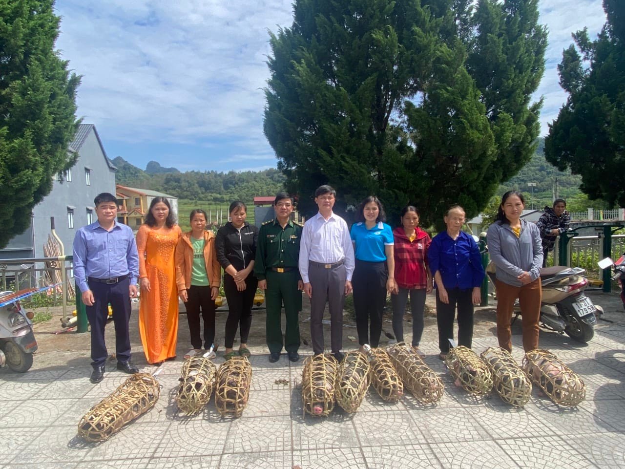 dong hanh cung phu nu bien cuong 2