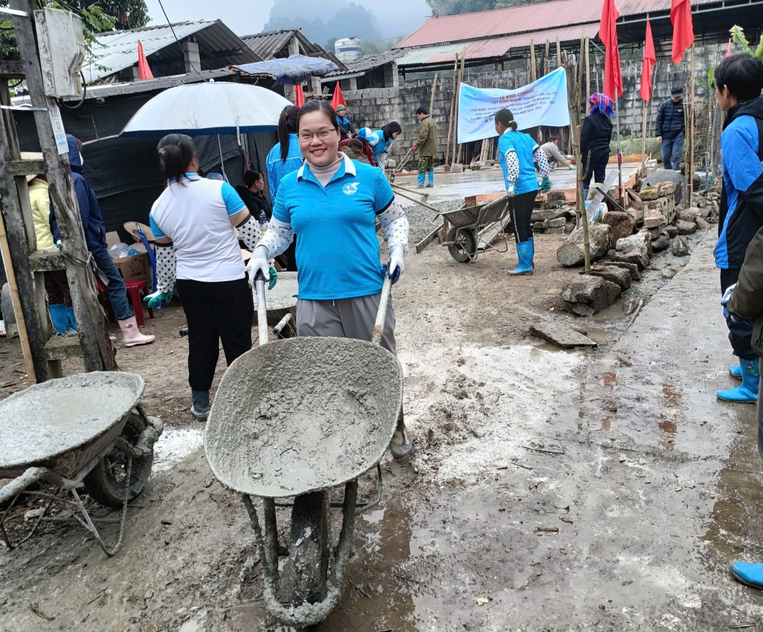 gen h hoi lhpn xa be van dan tham gia cung ubnd quan su cong an doan thanh nien xa va don bien phong cua khau quoc te ta lung ho tro lang nen lam nha tinh nghia cho ho gia dinh ba duong thi dung xom lang hoai ii 3