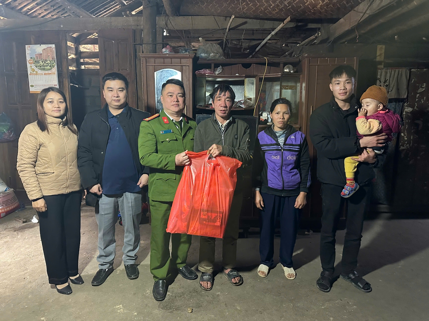 gen h hoi lhpn xa ly quoc tham gia cung doan den dong vien va tang qua cho gd co con chuan bi nhap ngu nam 2026