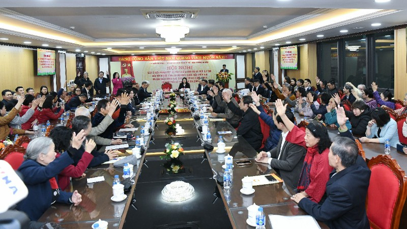 Cử tri Tổ dân phố số 6, phường Ba Đình nhất trí giới thiệu người ứng cử đại biểu Quốc hội khóa XVI. (Ảnh: DUY LINH)