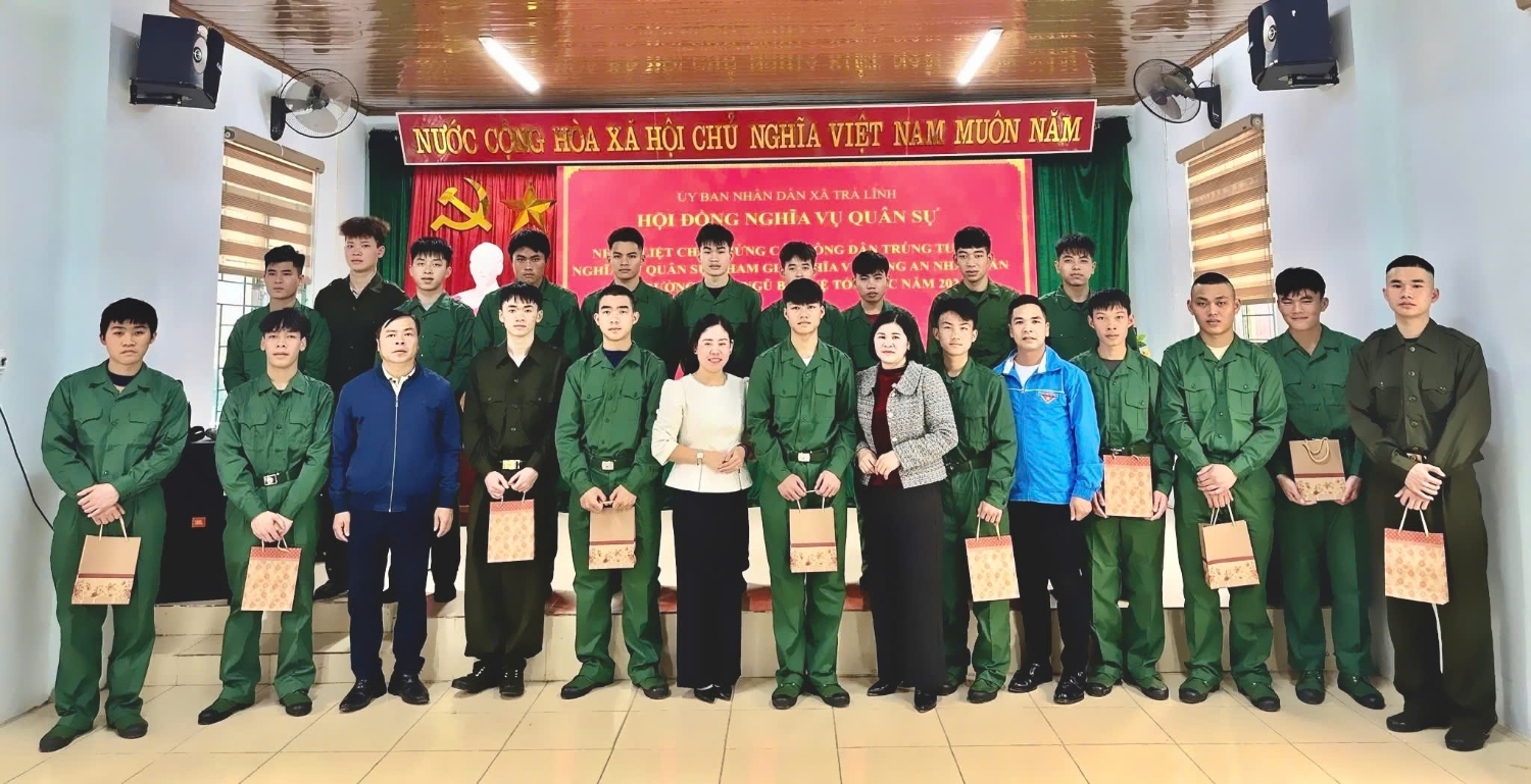 gen h hoi lhpn tra linh xa phoi hop voi cac ban nganh doan the tang qua tan binh len duong nhap ngu