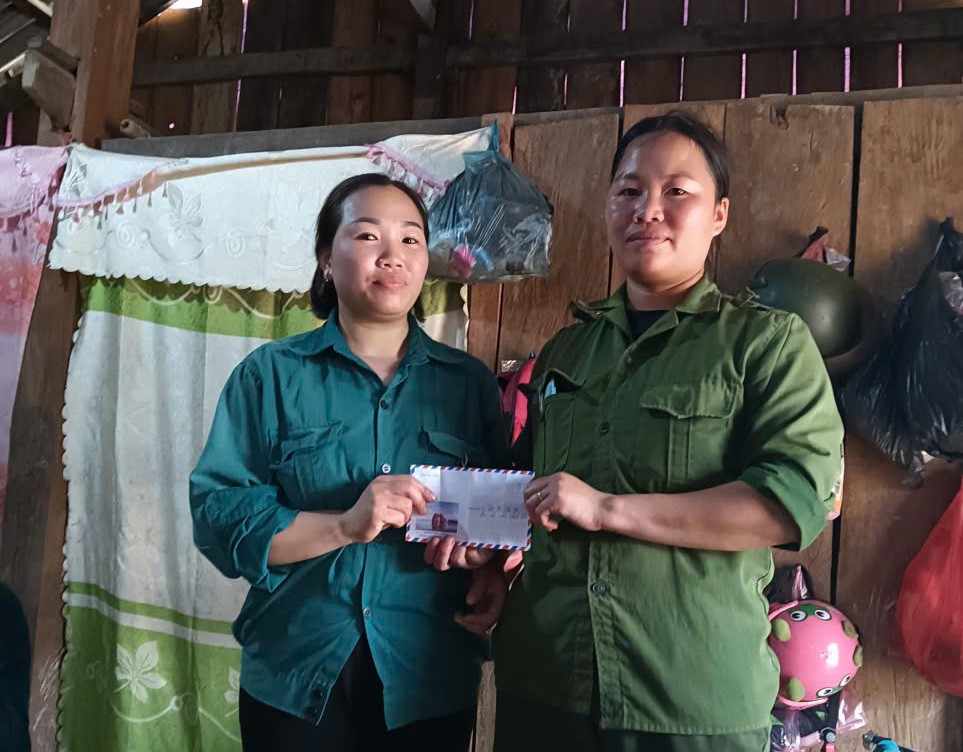 gen h chi hoi phu nu xom khuoi pat xa bach dang giup hoi vien ban thi huyen lap lai mai nha duoc 8 cong va voi 500 000 tien mat 3