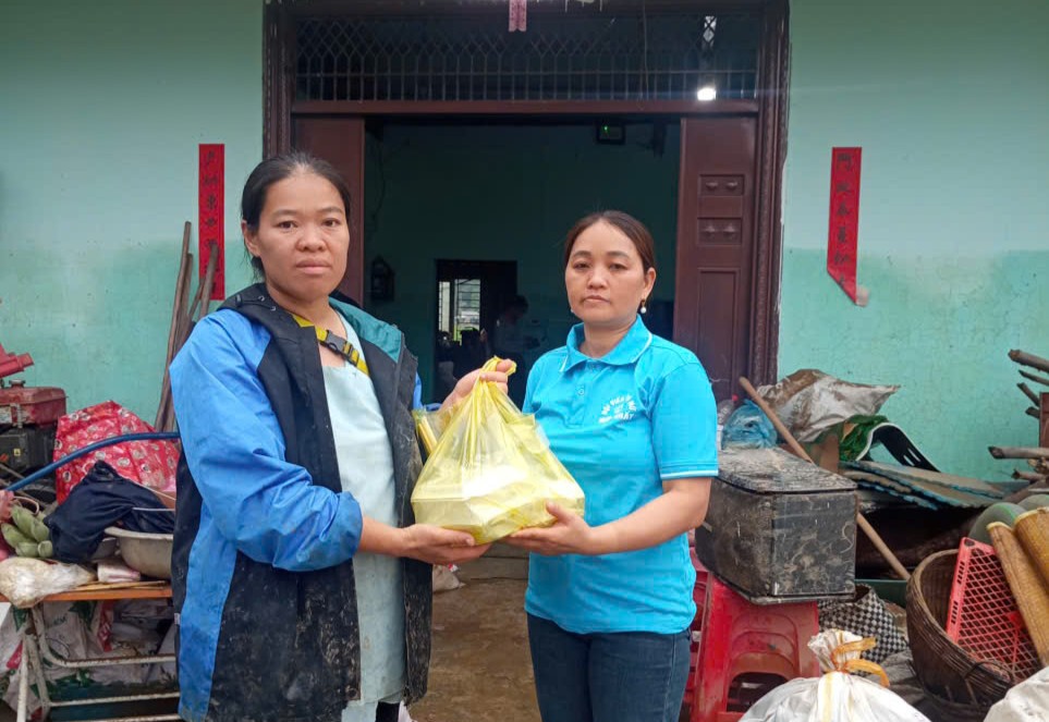 gen h hoi lhpn xa ly quoc chung tay ho tro nguoi dan bi anh huong do mua lu 4