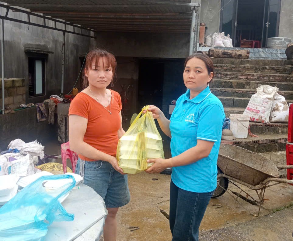 gen h hoi lhpn xa ly quoc chung tay ho tro nguoi dan bi anh huong do mua lu 6