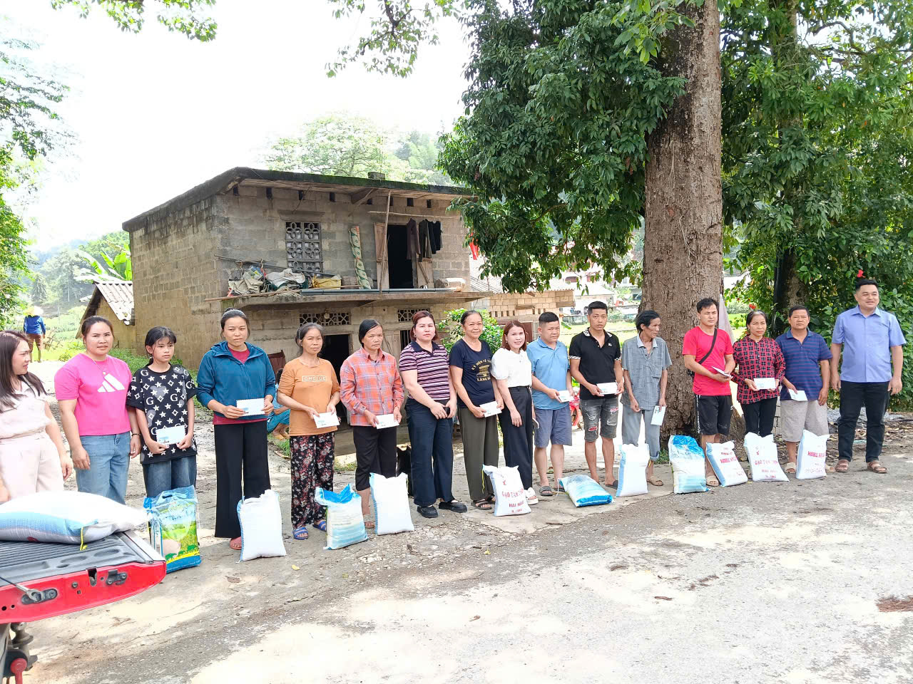 gen h hoi vien phu nu xa ly quoc chung tay ho tro cac ho bi thiet hai do mua lu 4