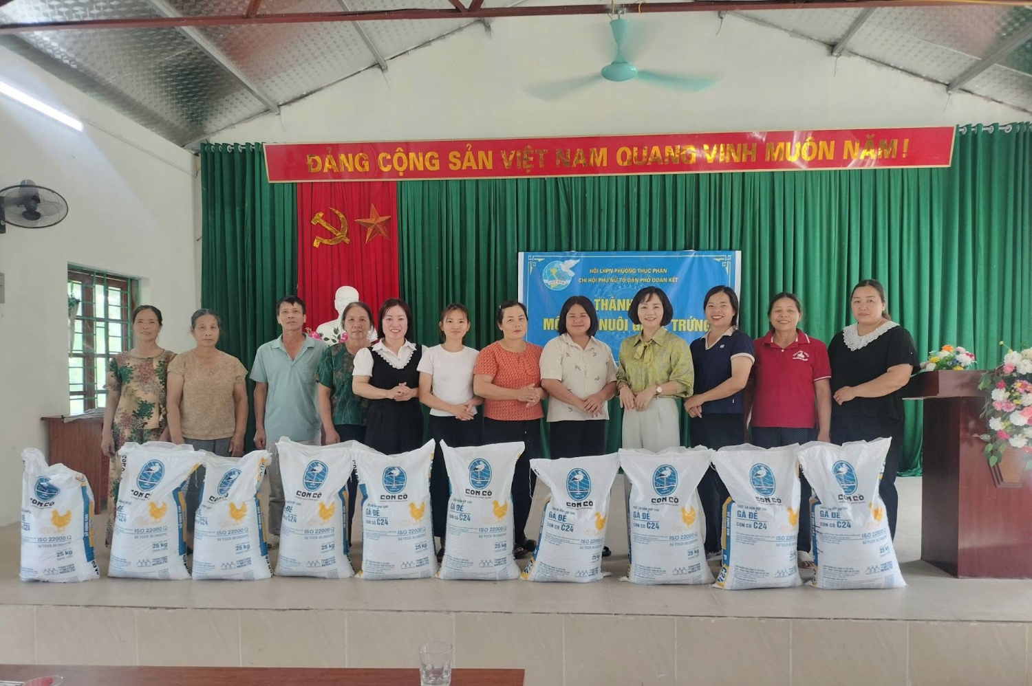 Hội LHPN phường Thục Phán ra mắt mô hình dân vận khéo “Nuôi gà đẻ trứng” tại Chi hội phụ nữ tổ dân phố Đoàn Kết với sự tham gia của 10 hội viên phụ nữ.