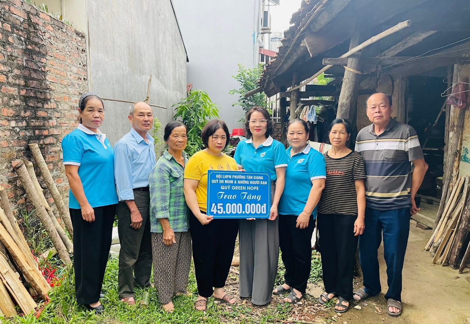 Hội LHPN phường Tân Giang vận động nguồn lực xã hội hóa với số tiền 45 triệu đồng hỗ trợ gia đình hội viên tại tổ dân phố Hòa Chung 3 cải tạo nhà ở, góp phần giúp hội viên ổn định cuộc sống, yên tâm phát triển kinh tế gia đình.