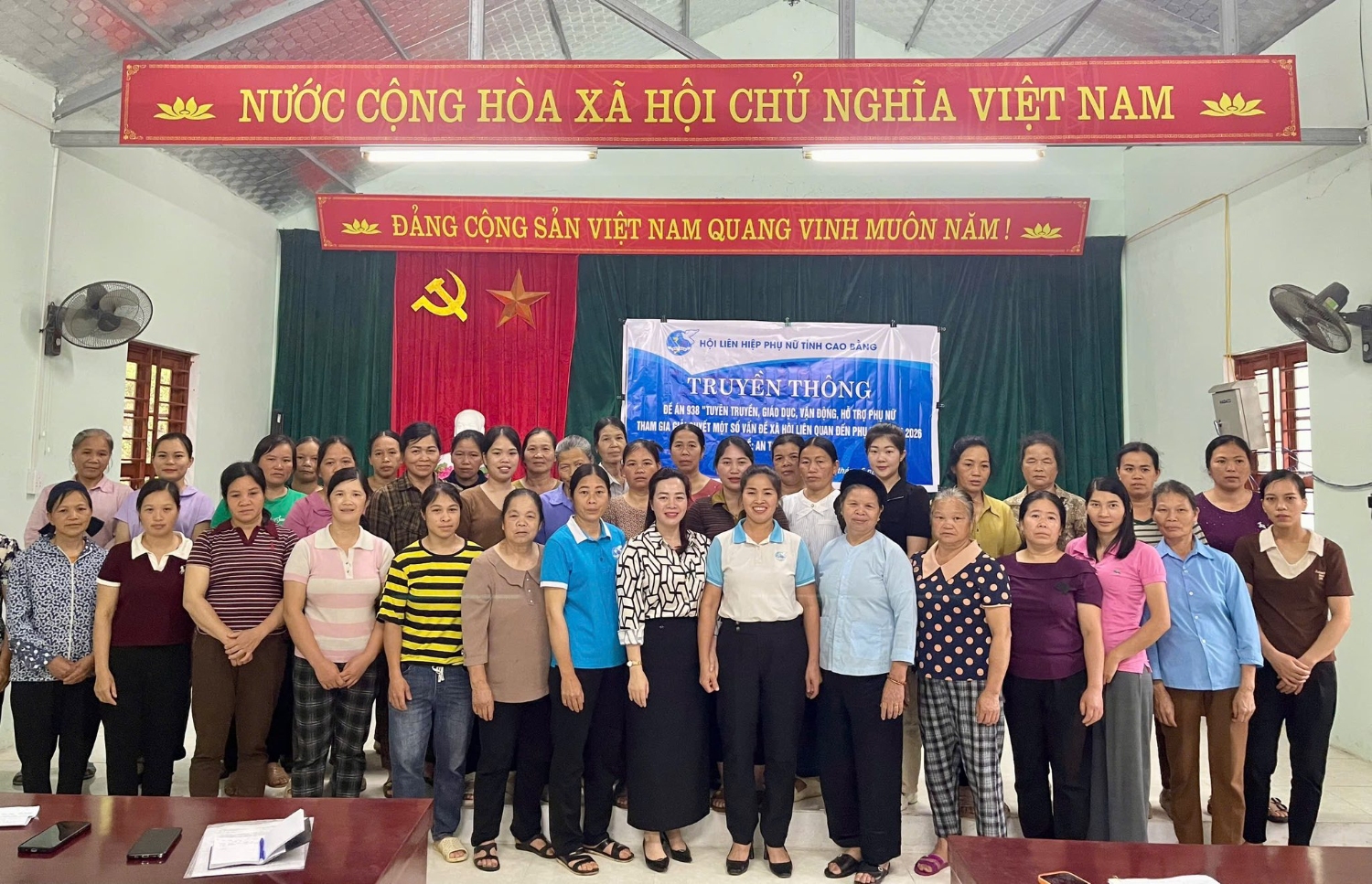 Truyền thông với chủ đề “An toàn thực phẩm” tại Chi hội phụ nữ xóm Hồng Đoàn, xã Độc Lập.