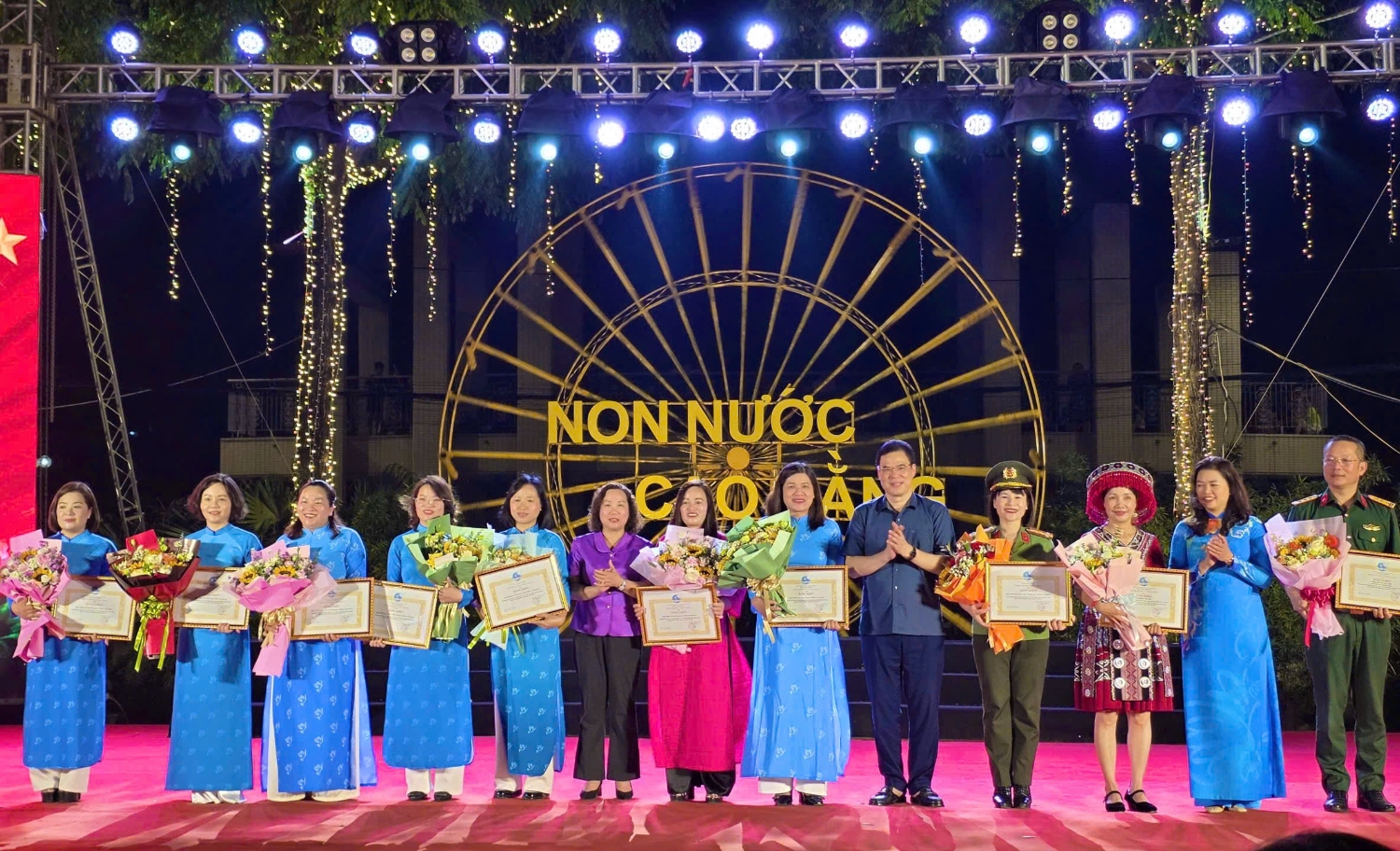 Hội LHPN tỉnh Cao Bằng biểu dương các tập thể, cá nhân có thành tích xuất sắc trong đợt thi đua cao điểm chào mừng Đại hội đại biểu Phụ nữ toàn quốc lần thứ XIV.