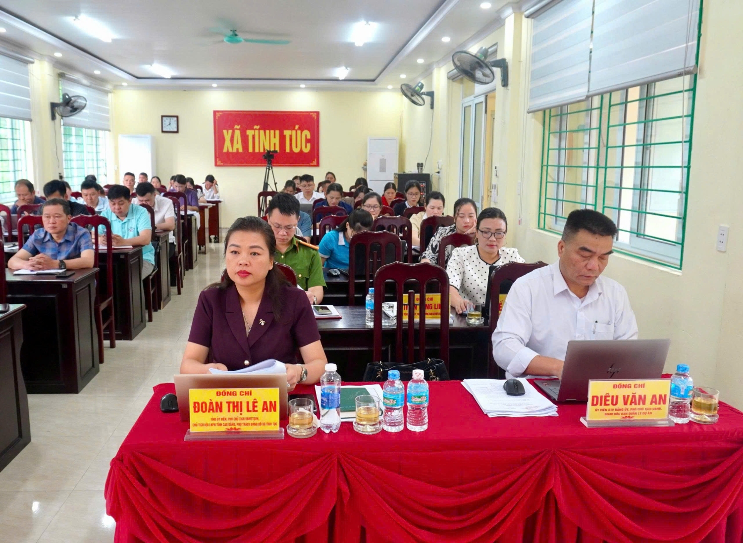 gen h dong chi doan thi le an pho chu tich uy ban mat tran to quoc viet nam tinh du va chi dao hoi nghi ban chap hanh dang bo xa tinh tuc 3