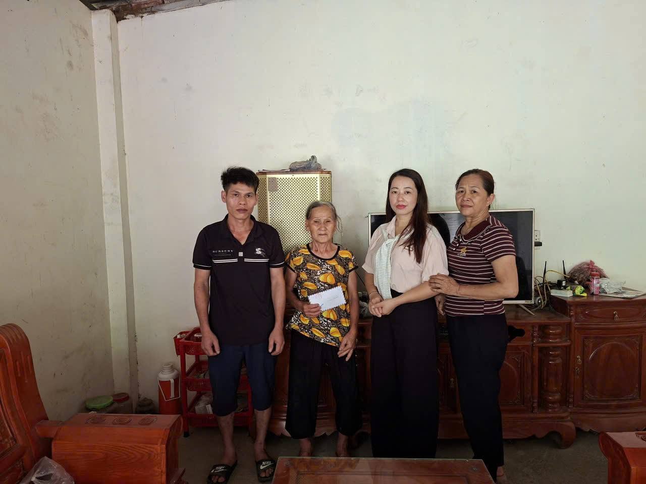 hoi lien hiep phu nu xa hoa an da to chuc den tham hoi dong vien va trao tang qua cho 04 gia dinh hoi vien phu nu co hoan canh kho khan om dau benh tat phai dieu tri dai ngay tai benh vien2