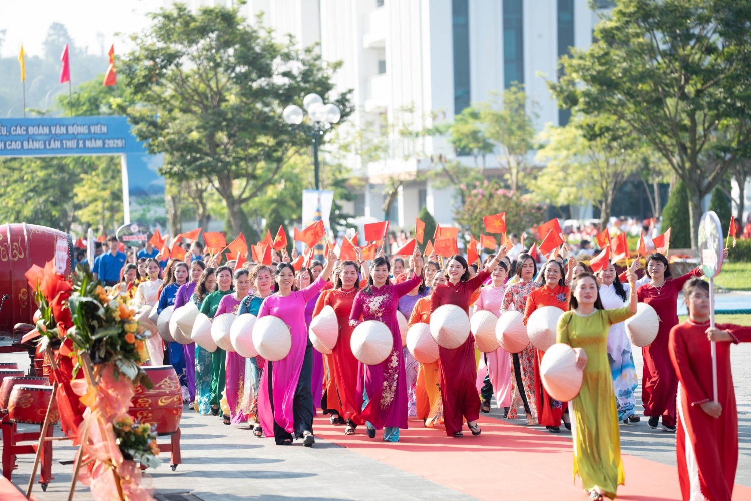 Cán bộ, hội viên phụ nữ Cao Bằng tham gia diễu hành tại Lễ khai mạc Đại hội TDTT tỉnh lần thứ X năm 2026