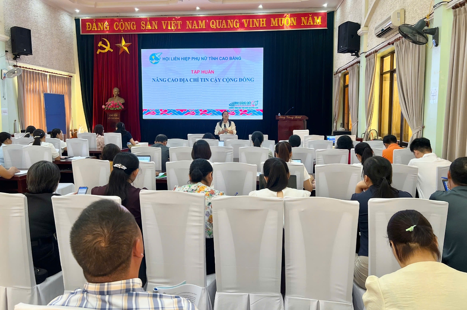Tập huấn nâng cao năng lực, kỹ năng vận hành, quy trình hỗ trợ, tư vấn, và kiến thức pháp luật cho thành viên Ban quản lý Địa chỉ tin cậy cộng đồng.