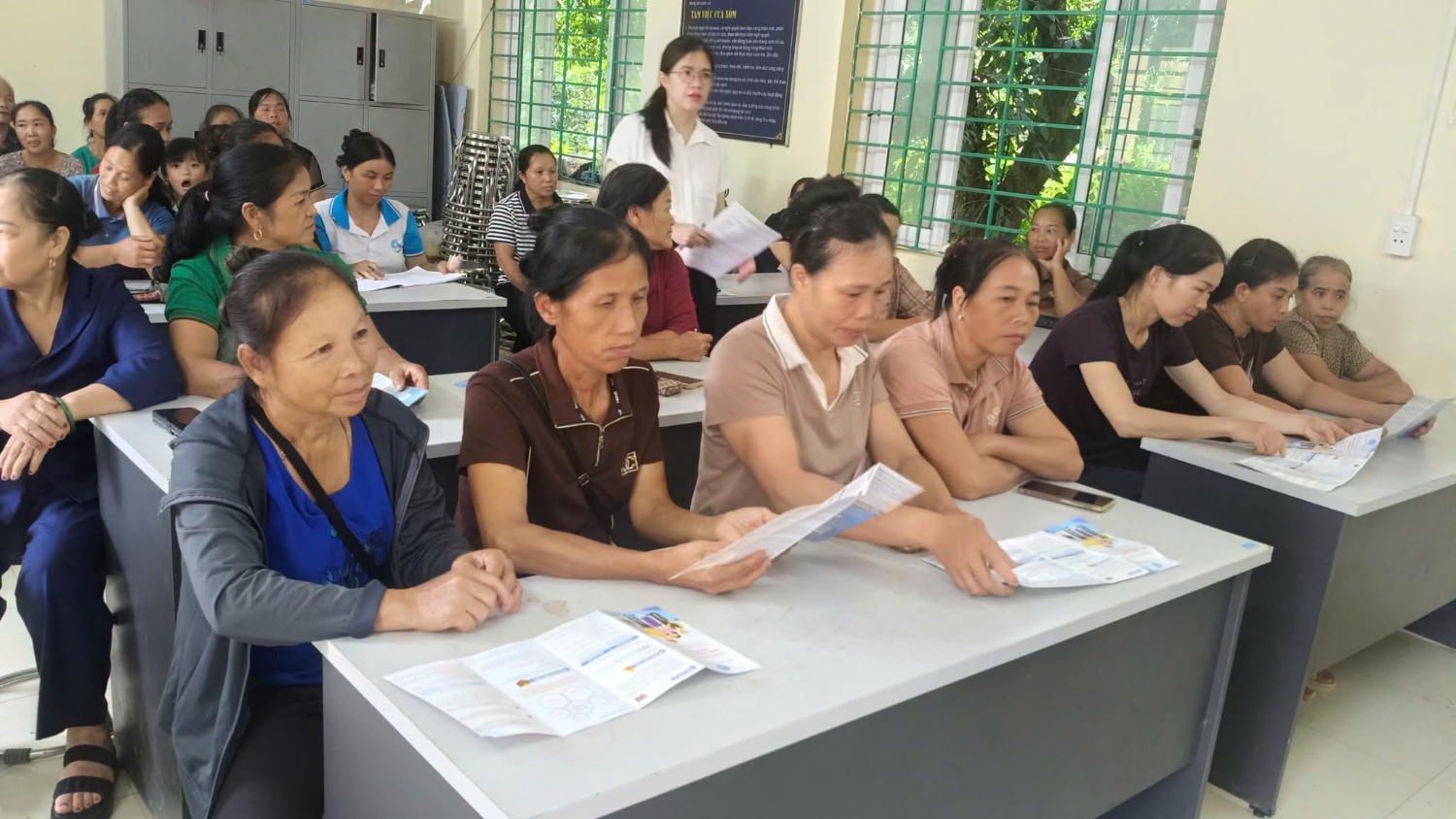 Hội viên phụ nữ được phổ biến những nội dung cơ bản của chính sách BHXH, BHYT.